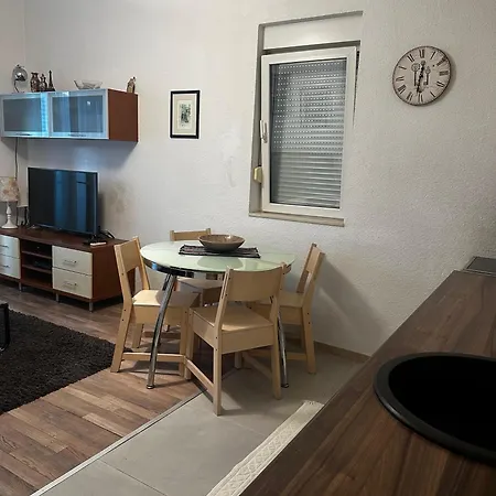 Apartment Leona